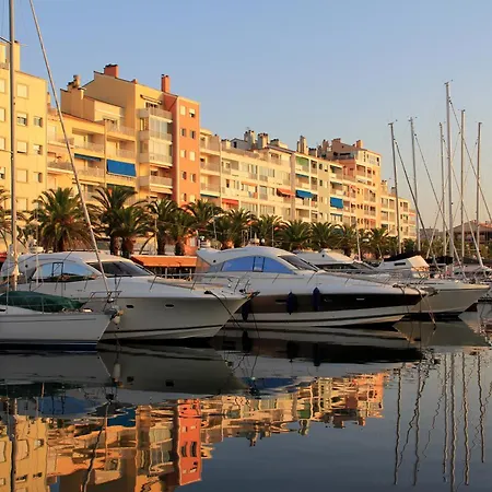 Hyeser - Pour 4 Personnes Sur Le Port D'hyères Appartement *